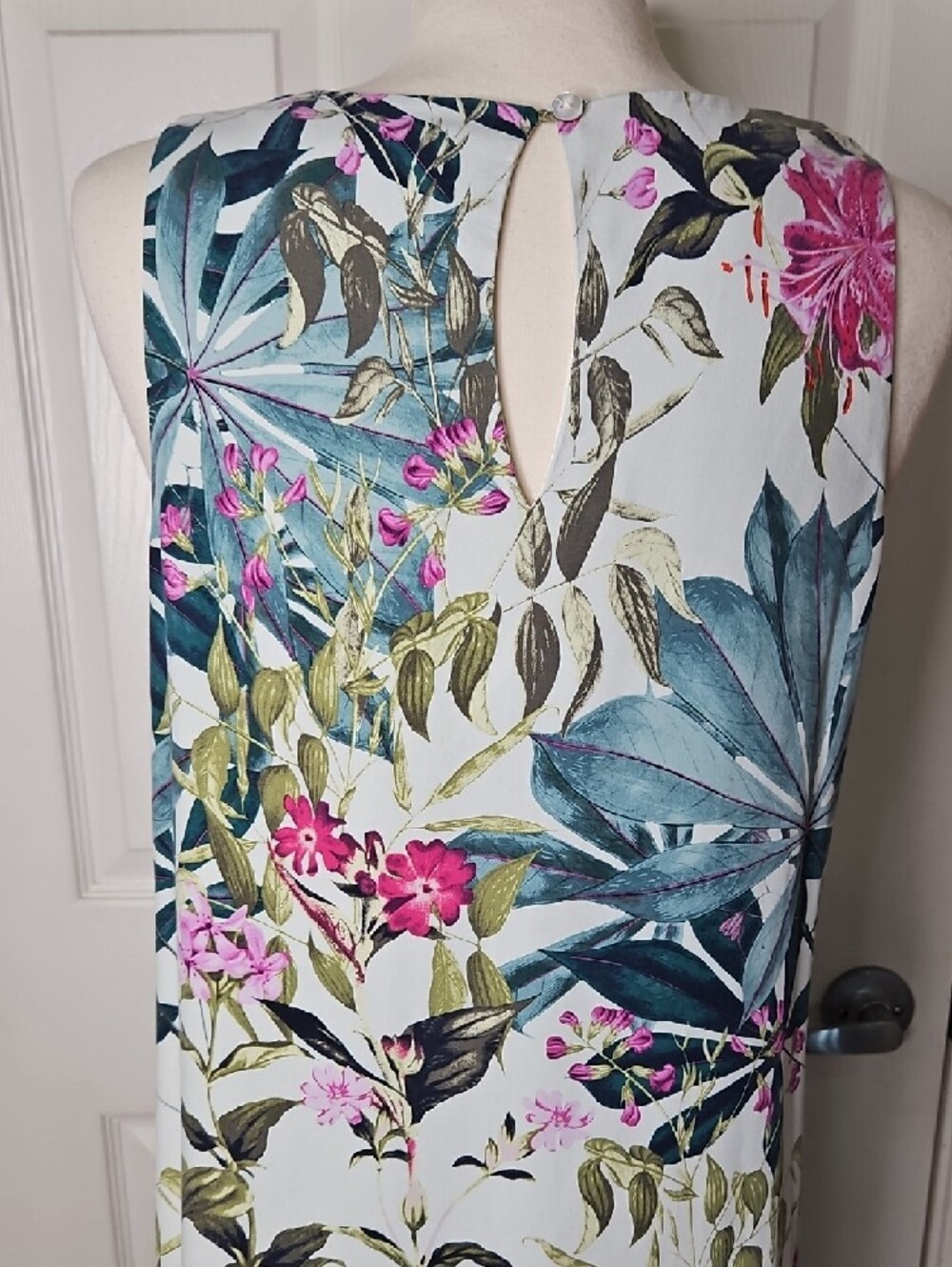 Tommy Bahama Canyon Silk White Magenta Green Sleevless Floral Dress Size Medium - Picture 5 of 9